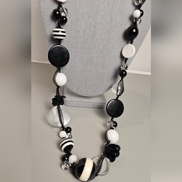 [Express] Black, White, Clear & Striped Beaded Necklace - Picture 2 of 13